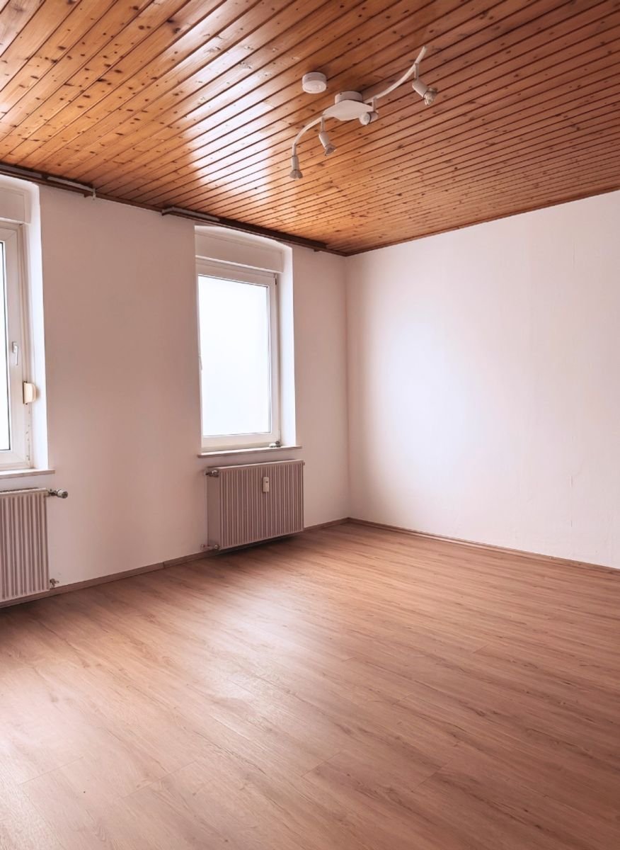 Altbauflair trifft Wohnkomfort: Bezugsfertiges Reihenmittelhaus mit Garten in zentraler Lage von Frankenthal